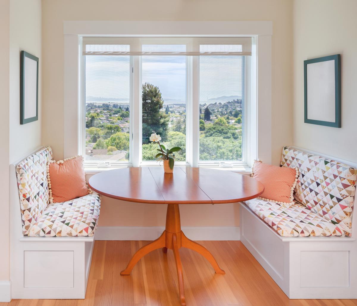 Breakfast Nooks and Reading Nooks Are the Ultimate Solutions to Empty Corners