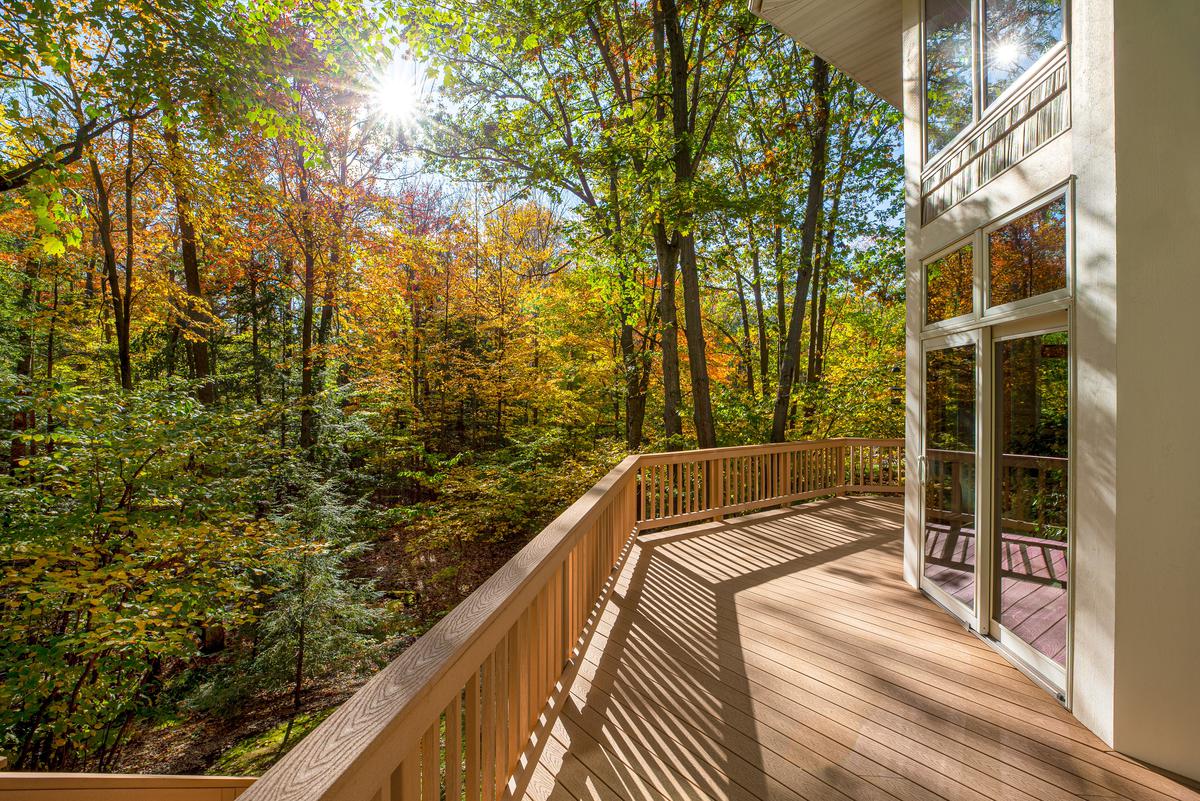 Bringing Outdoor Living to Your Doorstep With a Wraparound Deck