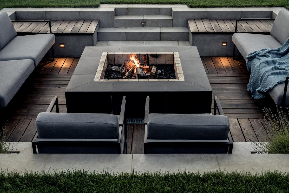 Build Your Own Fire Pit to Enjoy the Outdoors in Cold Weather