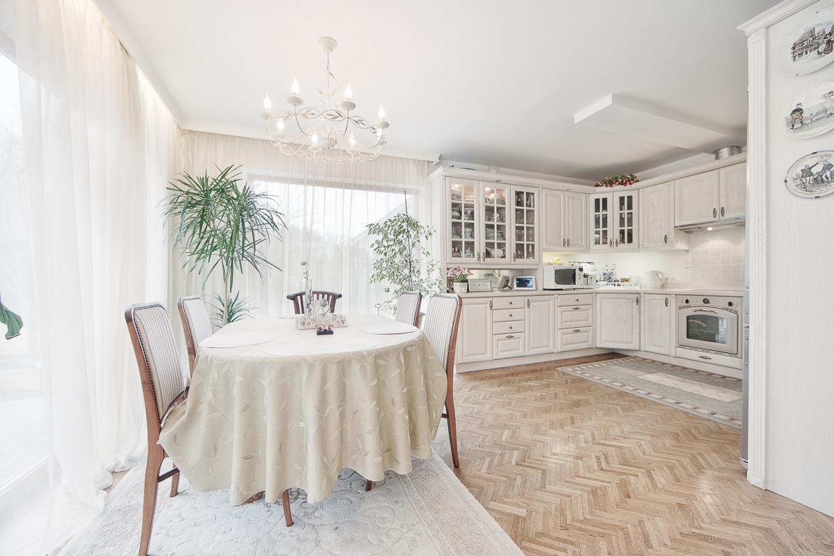 Chevron and herringbone patterns are zigzagging their way into 2022.