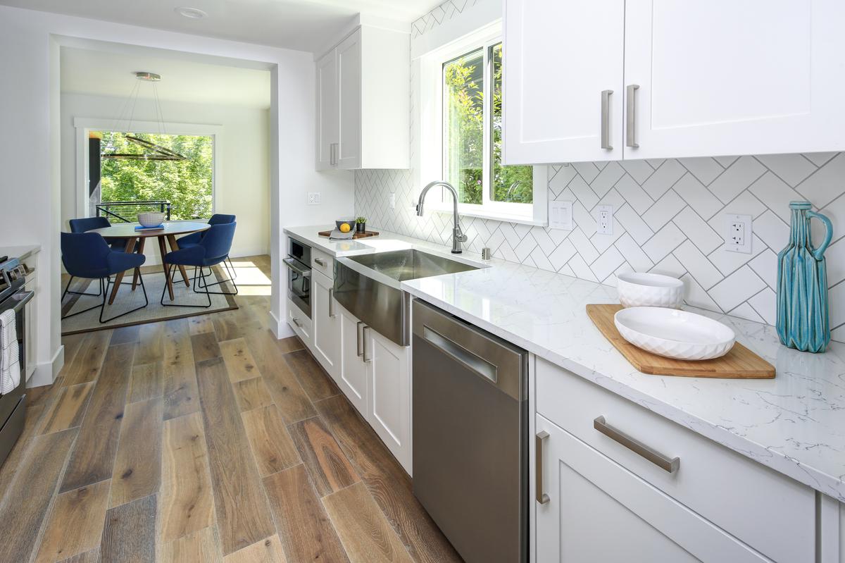 Consider recreating the natural beauty of oakwood in your kitchen with porcelain flooring.
