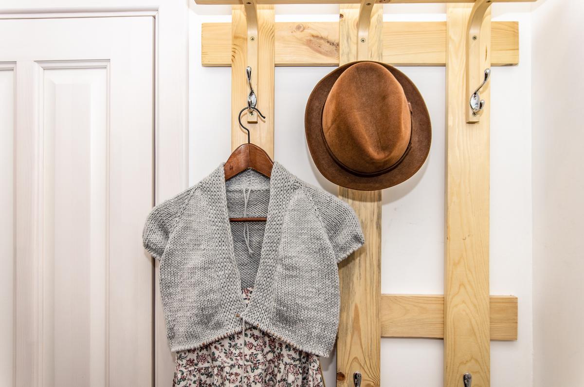 Create Your Own Wood Pallet Coat Rack