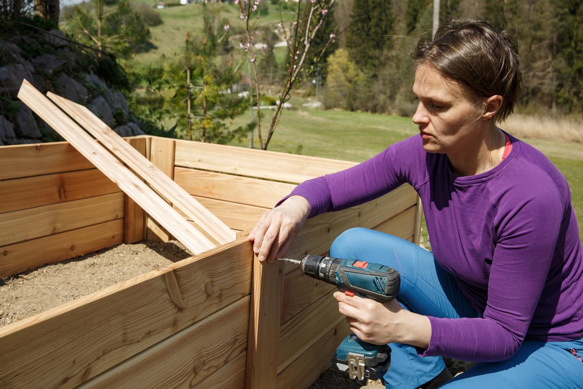 DIY raised garden beds are a fantastic project for garden ethusiasts. They're super easy to build.