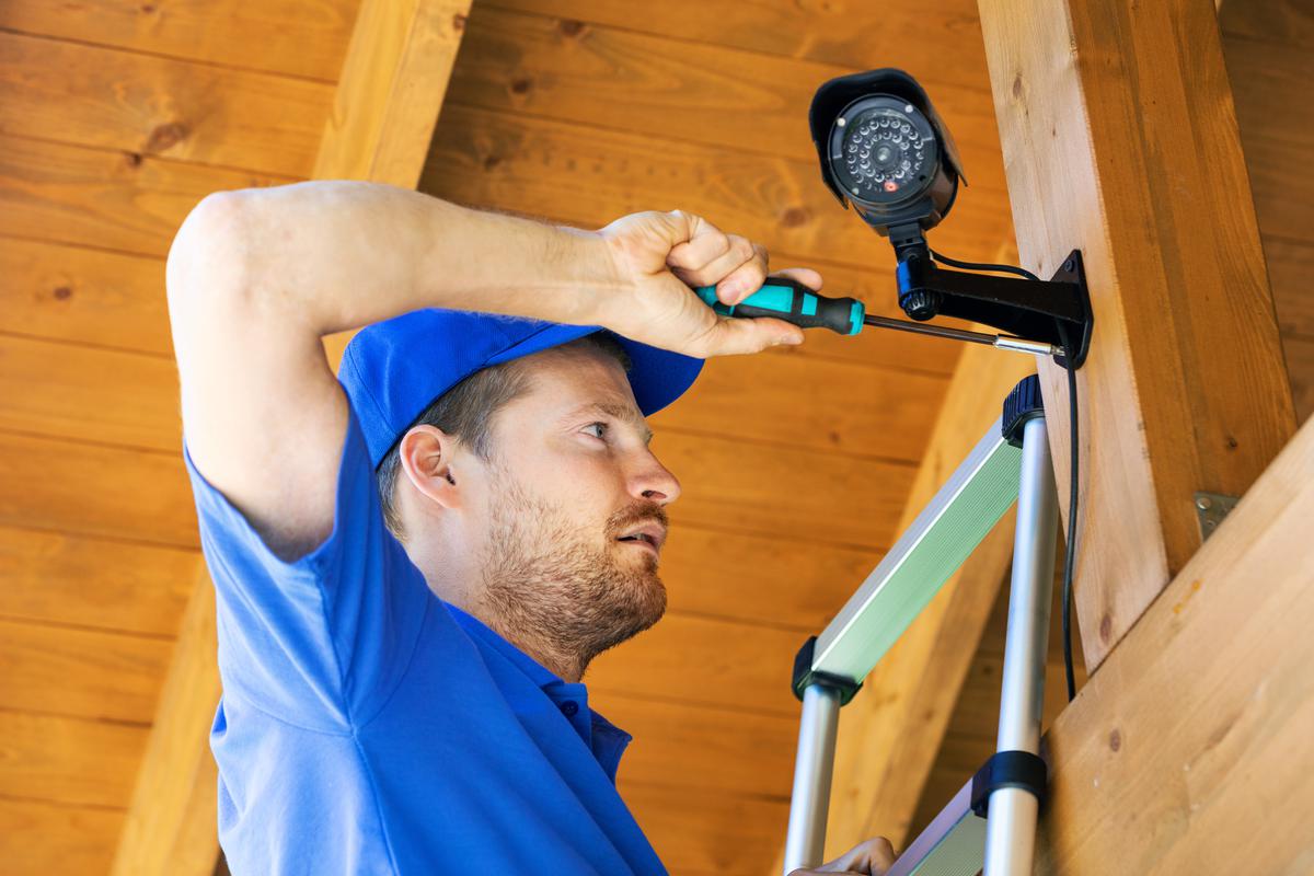 DIY Surveillance Camera Installation: Save on costs and gain a deeper understanding of your system with user-friendly, plug-and-play models.