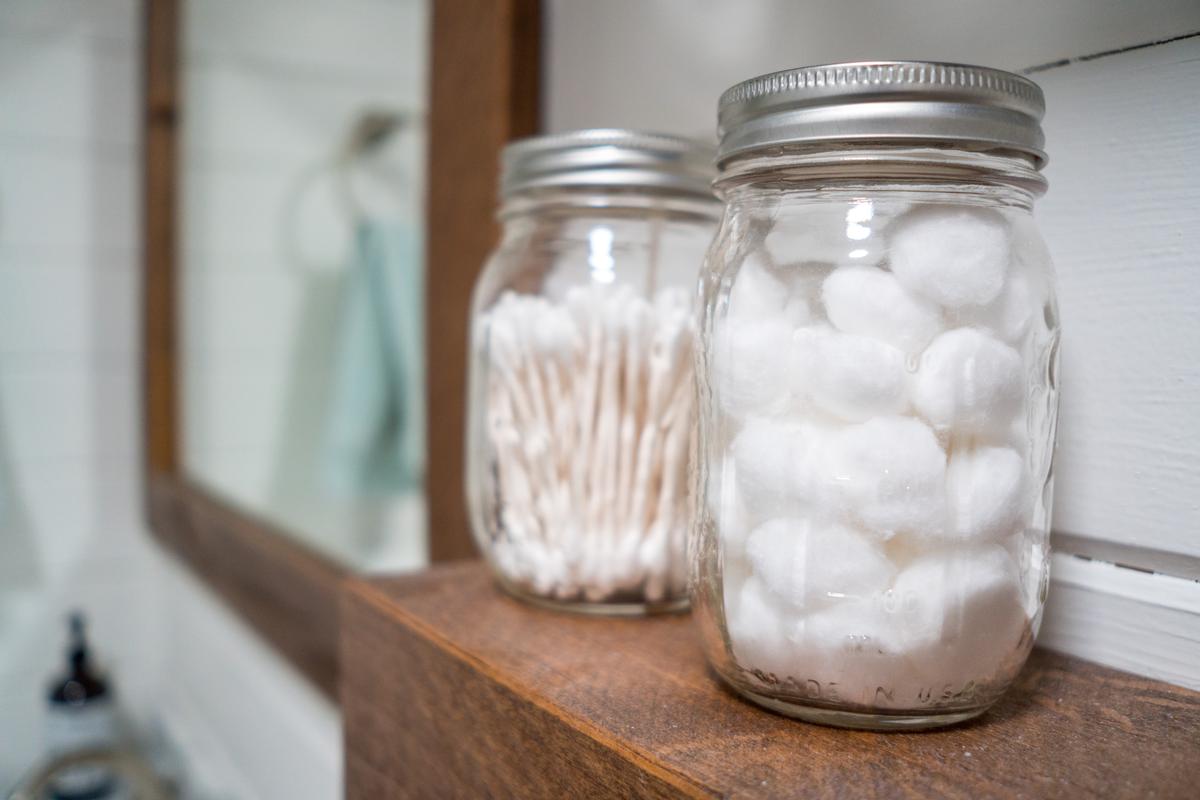 Different Ways You Can Use Mason Jars for Farmhouse Bathroom Decor