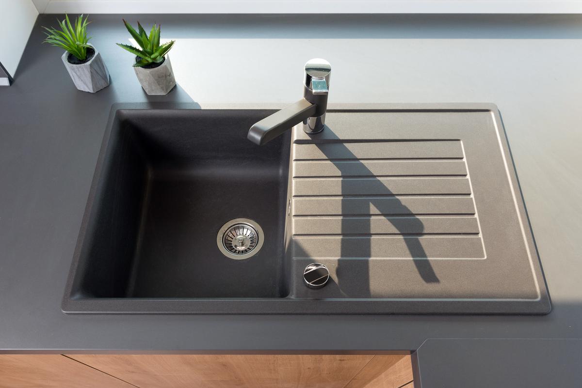 Drainboard Sinks Can Protect Your Dishes From Mold or Mildew