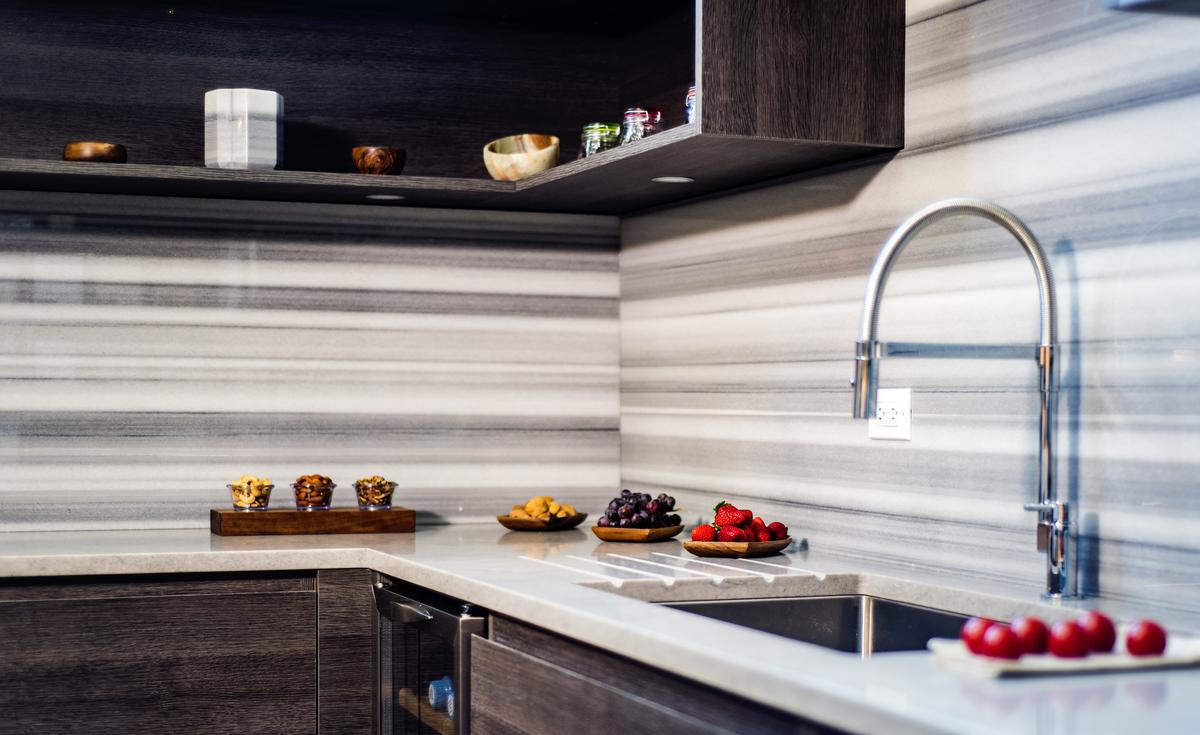Dressing Up Your Backsplash in Style With Quartz