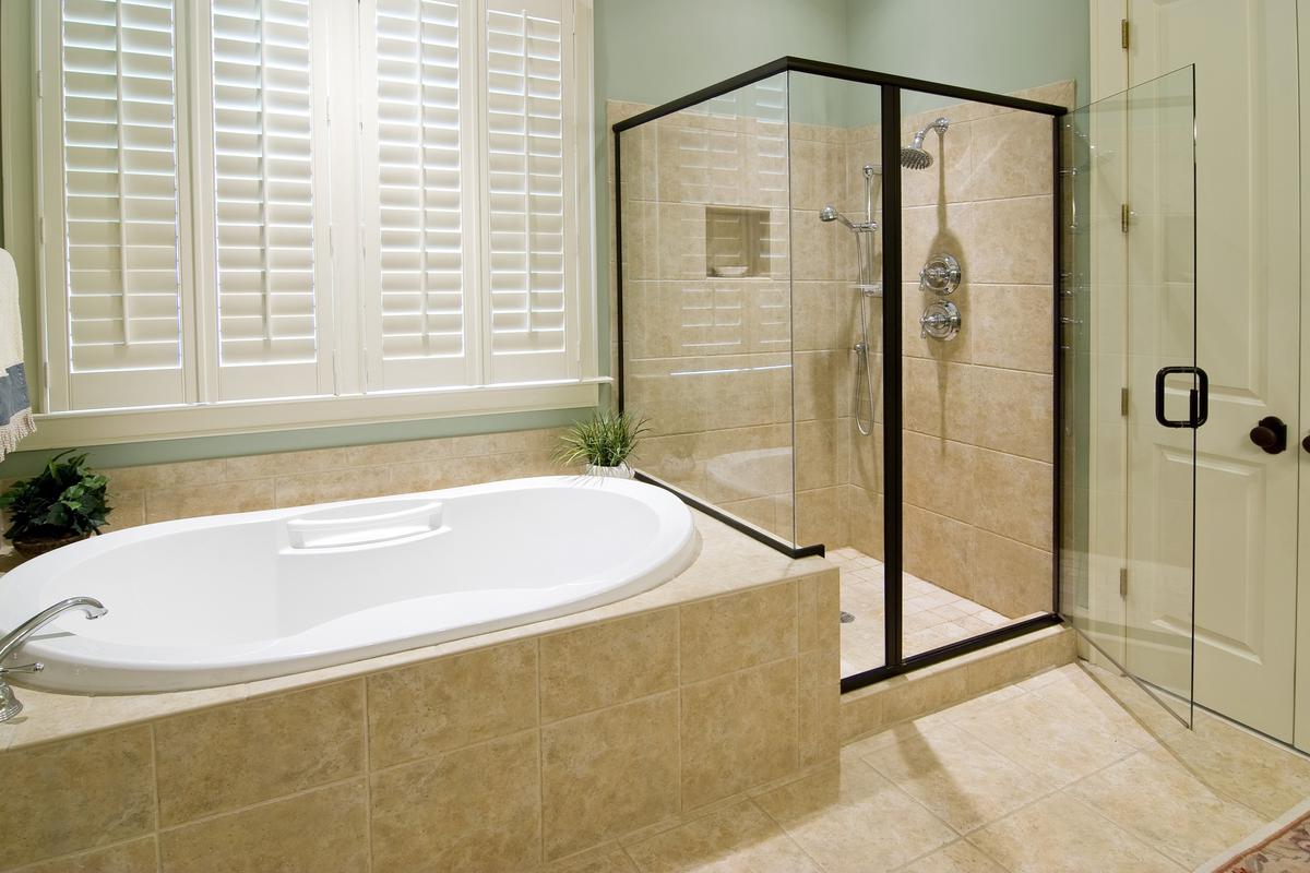Ergonomic Bathtubs for More Compact Bathrooms