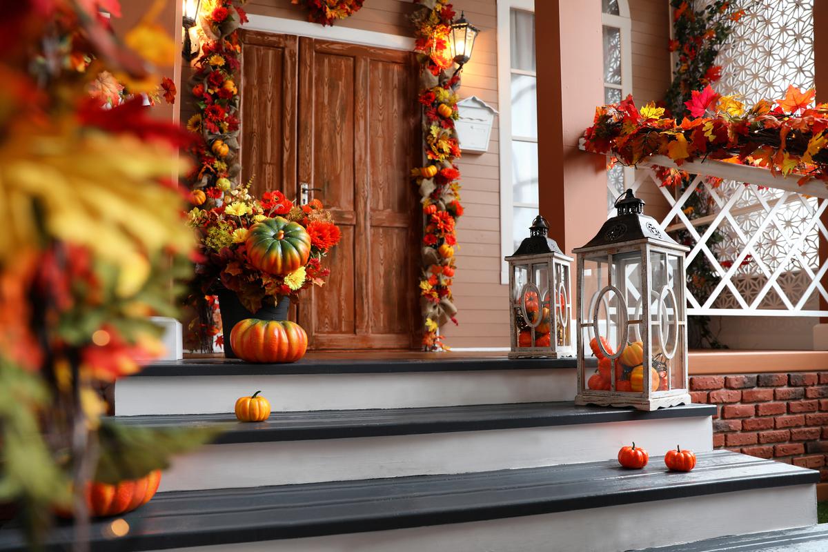 Garlands and Streamers Are Beautiful for the Fall Holidays