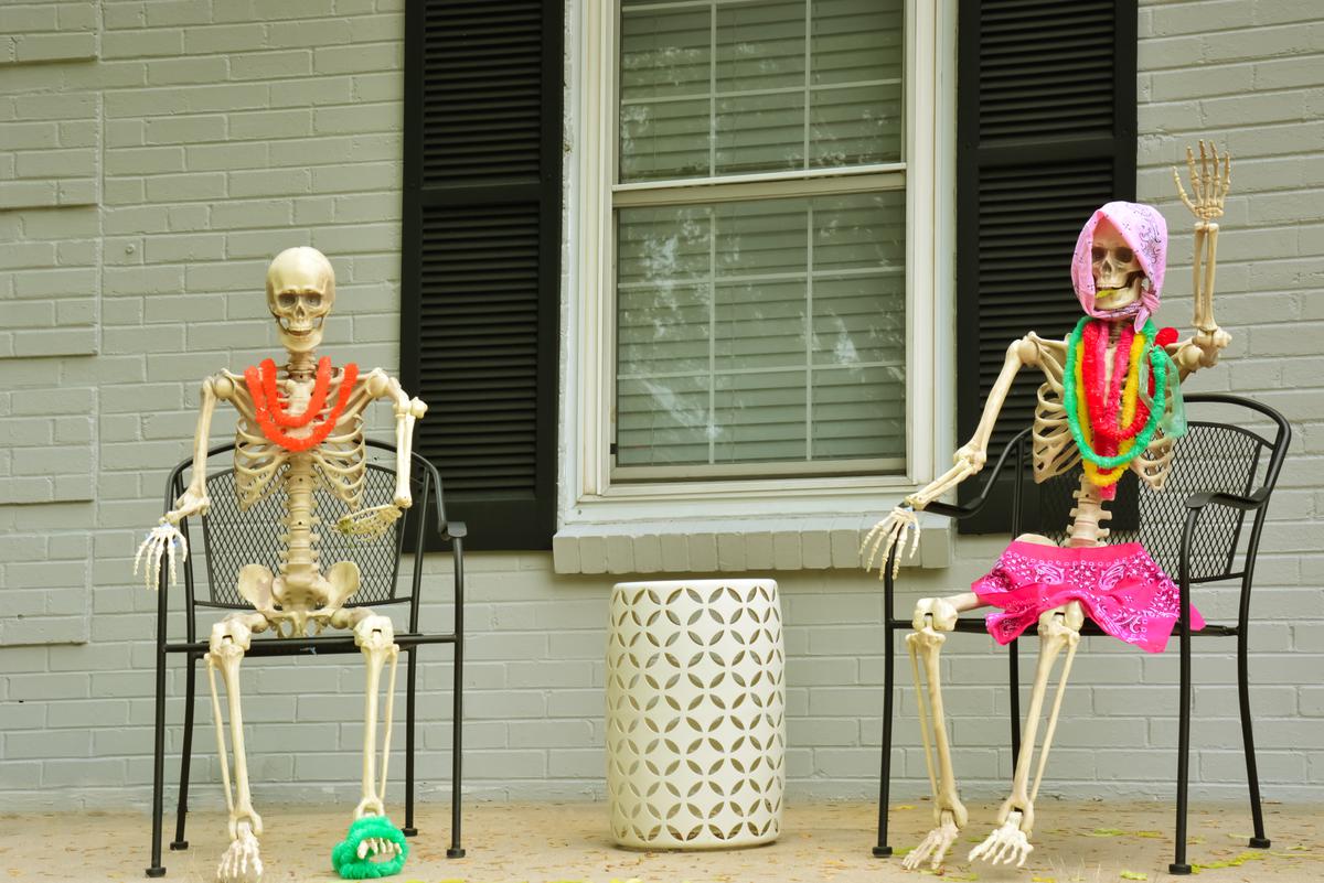 Getting Creative With Your Yard Skeletons Would Add a Pinch of Spooky Humor