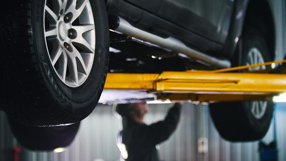 Having a Garage Car Lift Comes With Many Benefits