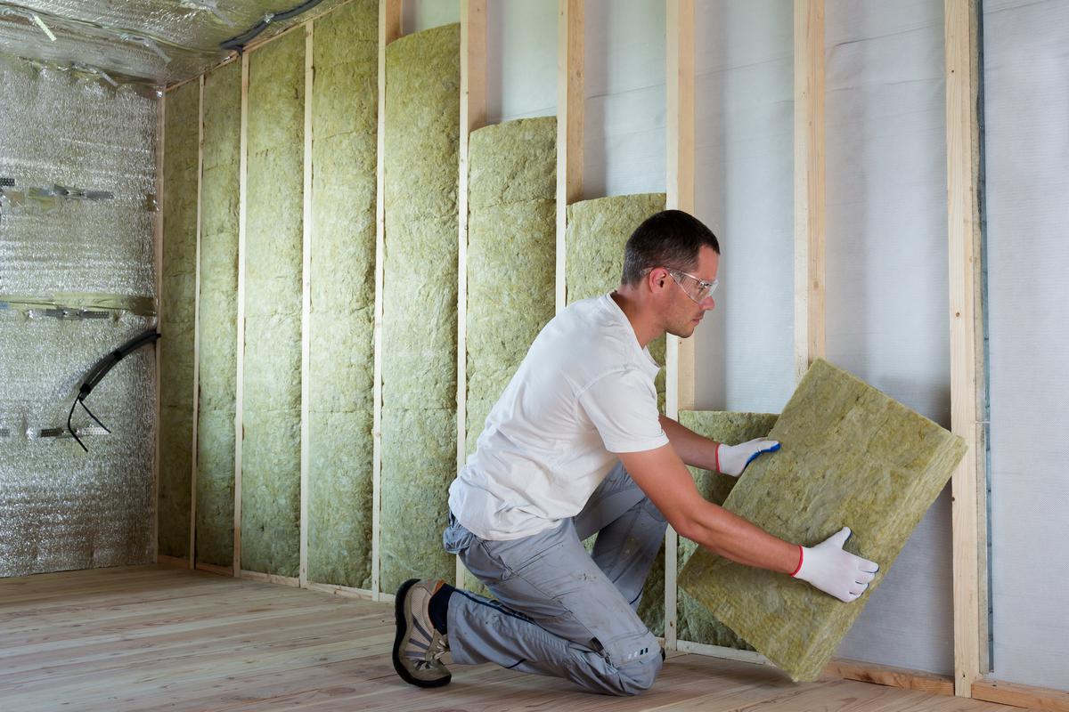 Vintage homes pre-1970s: Ensuring correct insulation techniques that respect their unique architecture and preservation guidelines.