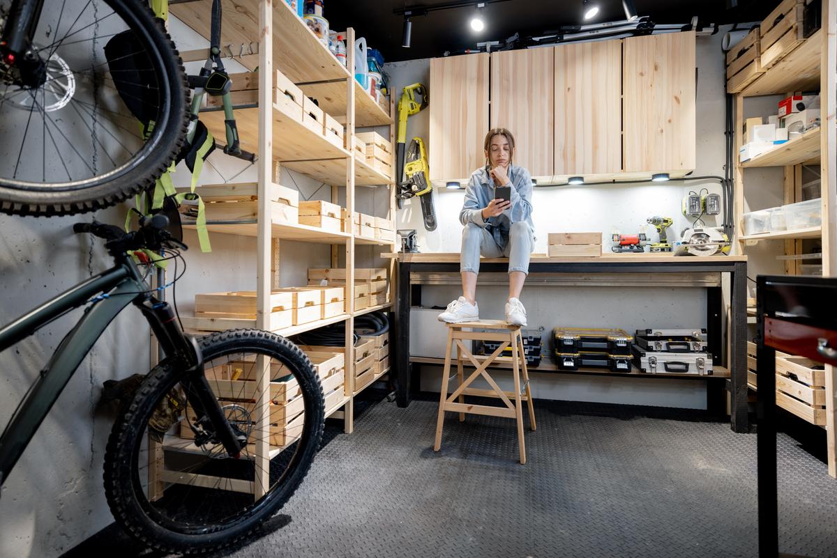 How Avoiding Floor Storage Can Declutter Your Garage