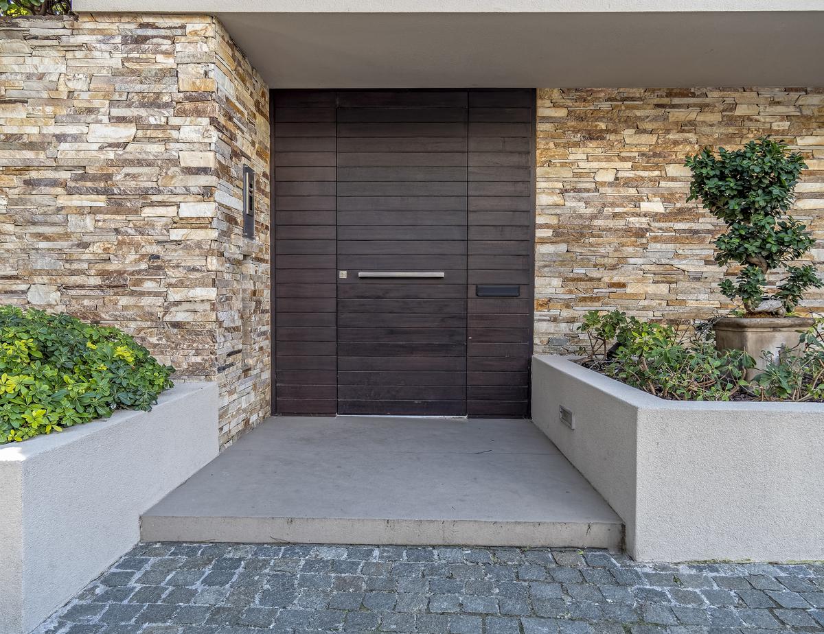 How Composite Wood Open Up Design Opportunities for Front Doors