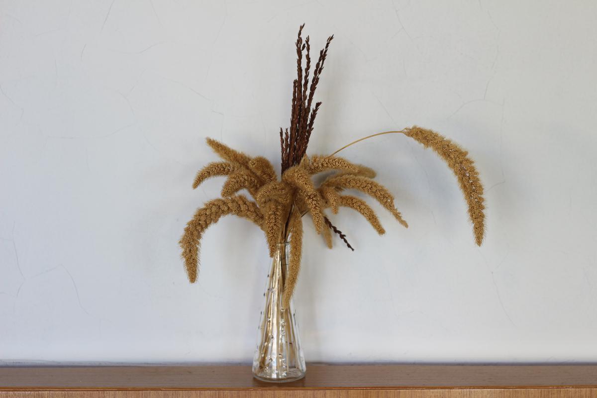 How You Should Use Dried Fountain Grass As Decor