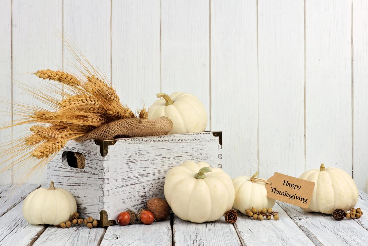 How a Simple Crate Makes for an Effective Thanksgiving Decor