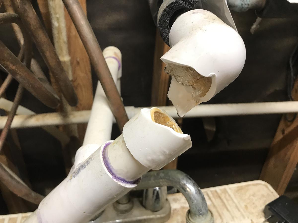 How to Avoid Bursting Pipes During the Winter