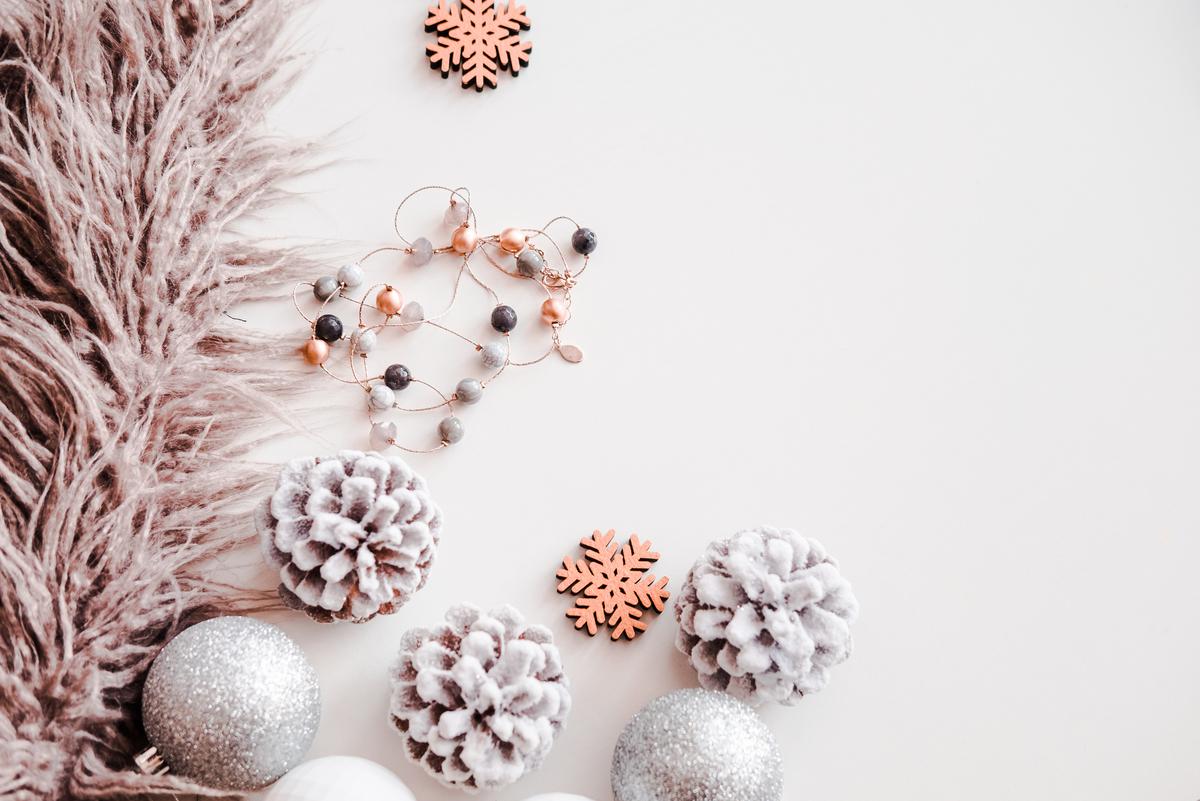 How to Use Pine Cones In Your Winter Holiday Decor