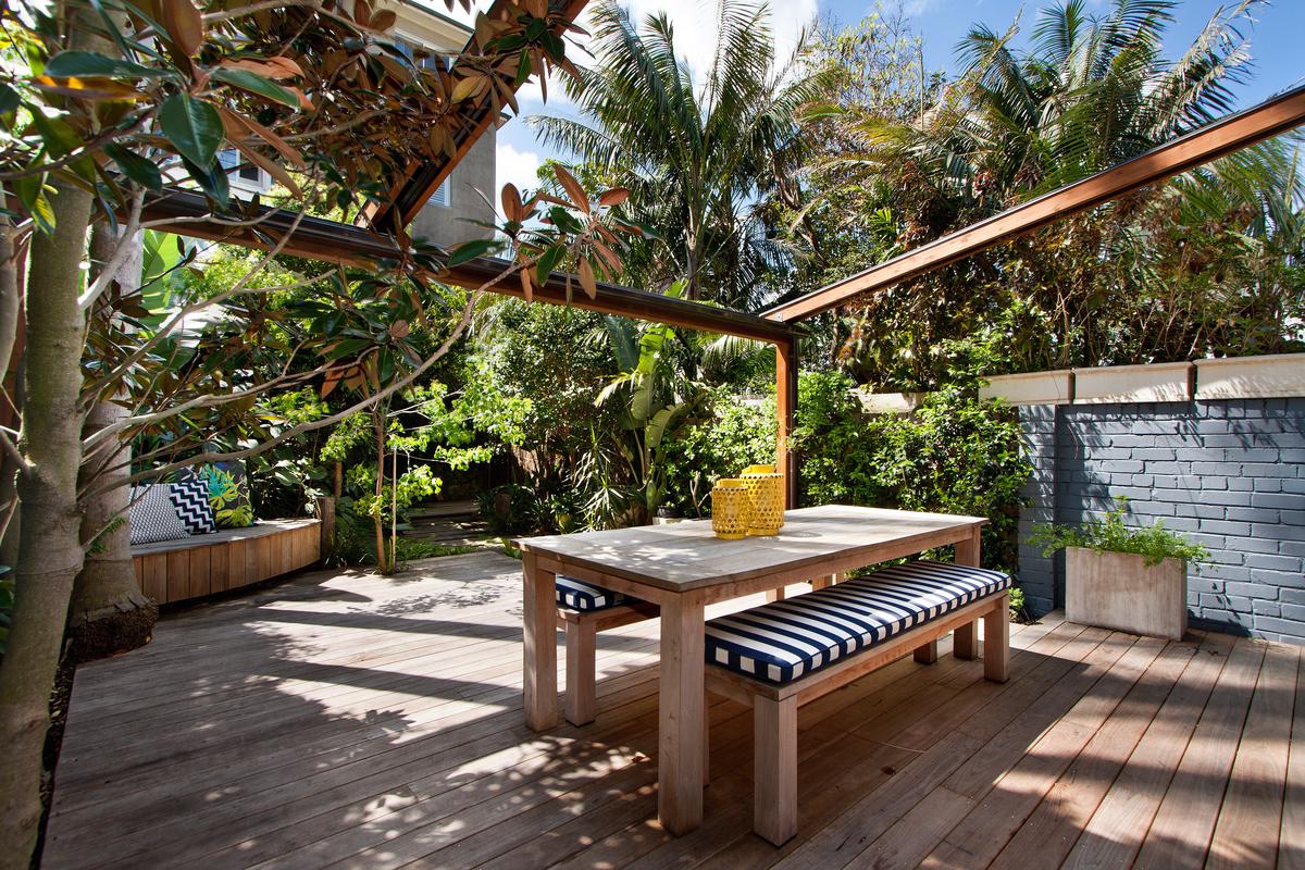 If You're Looking for Backyard Dining Options but Don't Want to Crowd Your Outdoor Space