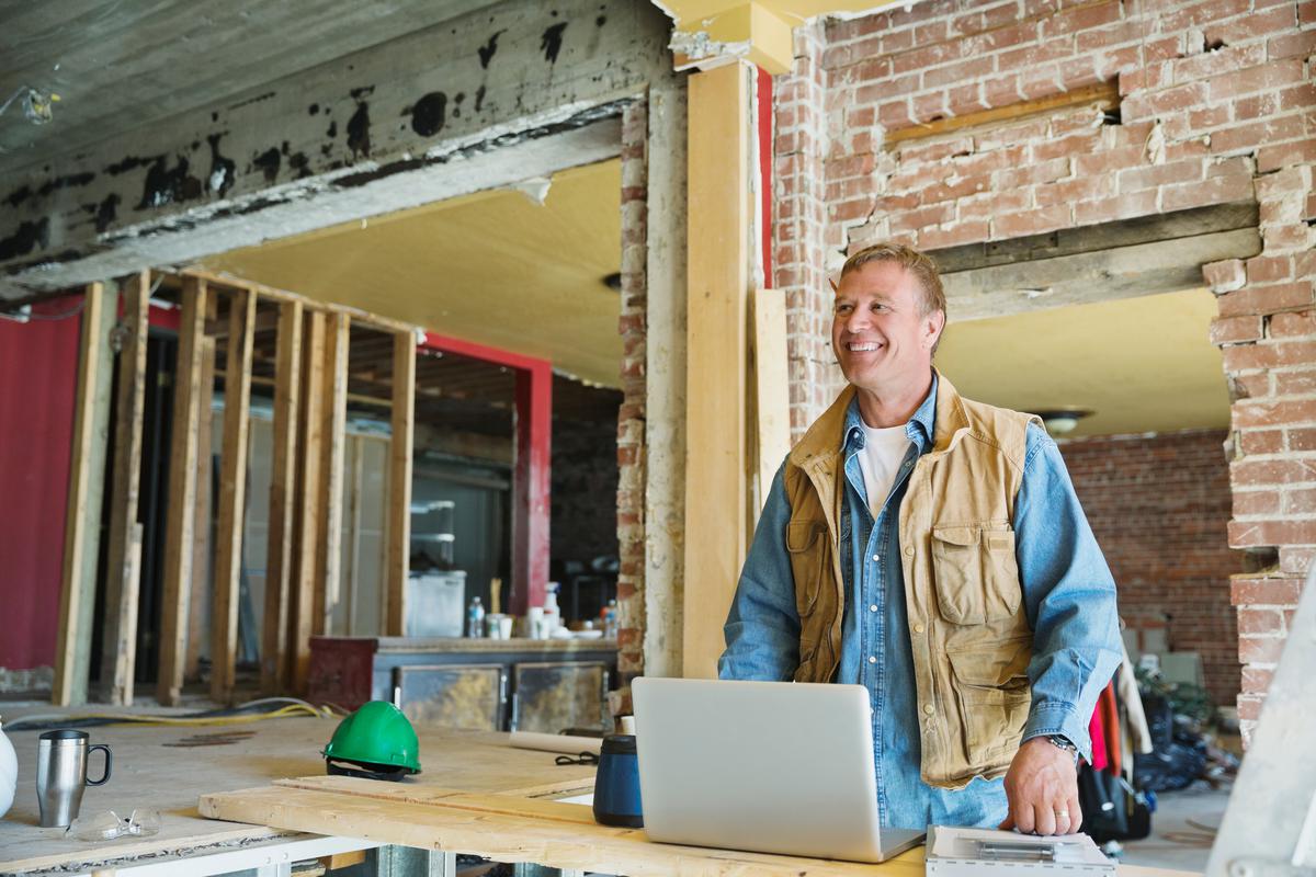 Balancing creativity and commerce: Independent contractors master the art of business management, seamlessly blending their craft with strategic marketing.