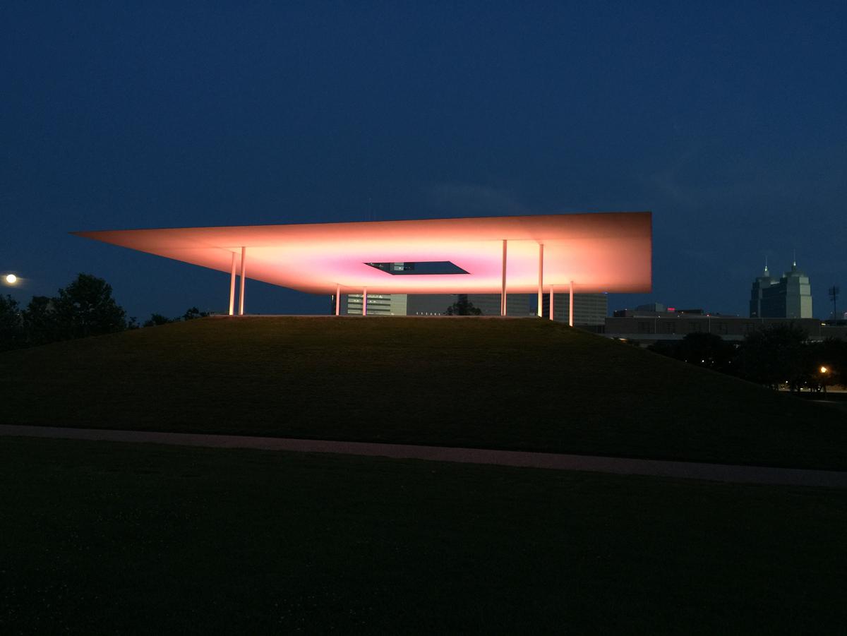 James Turrell's "Twilight Epiphany" Skyspace