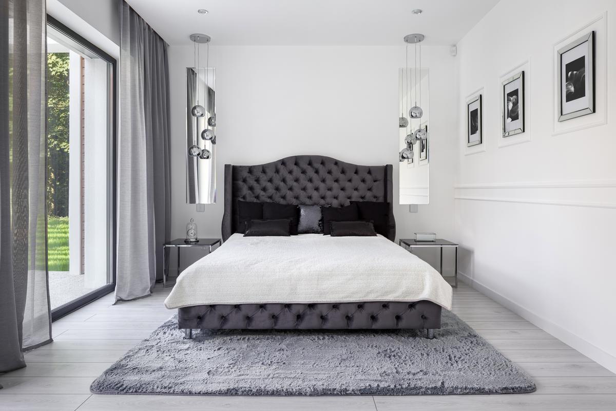 Key Characteristics In a Hollywood Regency Design