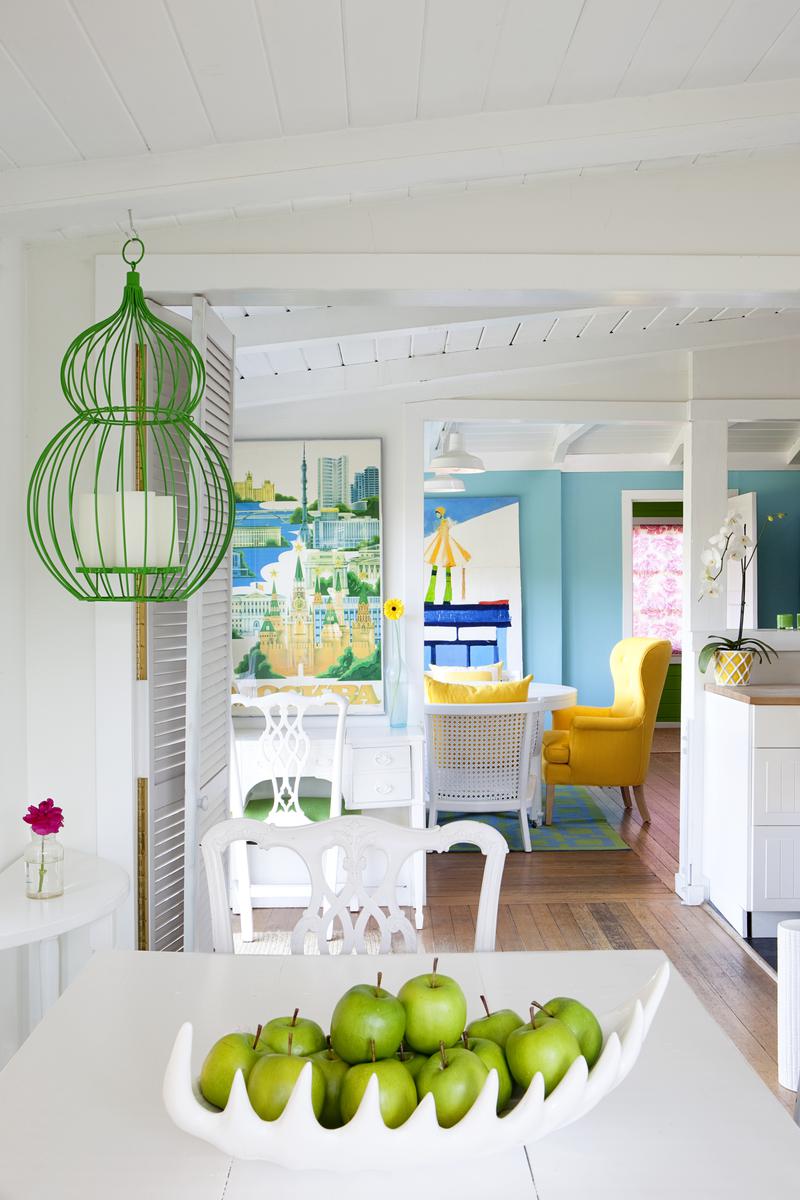 White sections of the cottage house help in creating a bright living space for Laurel.