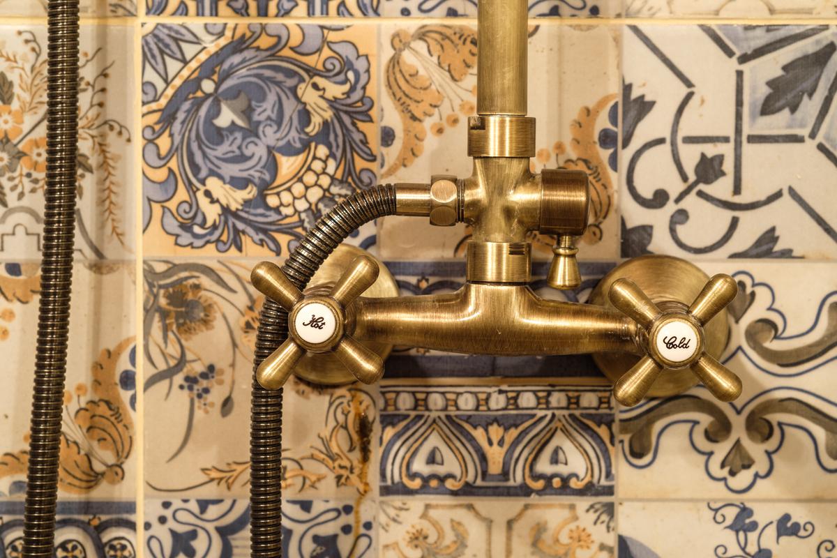 Lavish and Classy Polished Faucets for Poche Interiors
