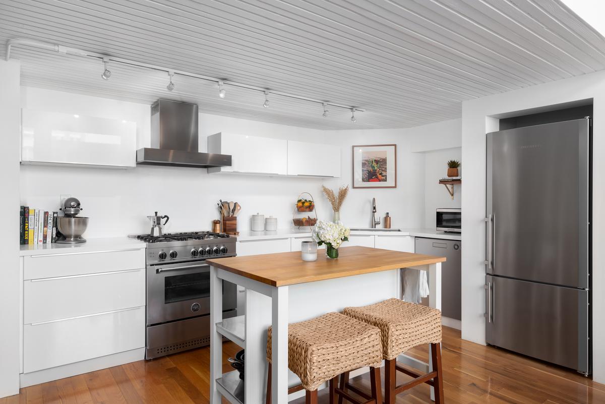 Lightweight Kitchen Islands that Are Perfect for a Small