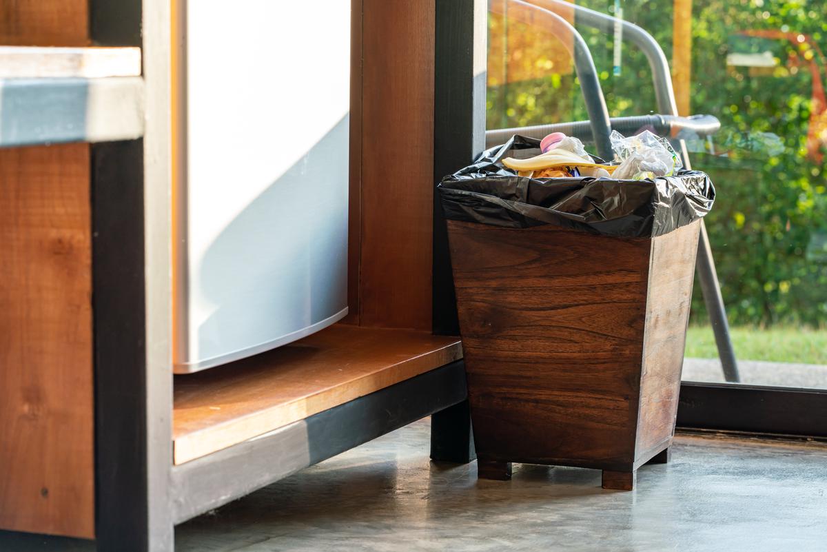 Match Your Trash Can With Your Kitchen Interior for Visual Attractiveness