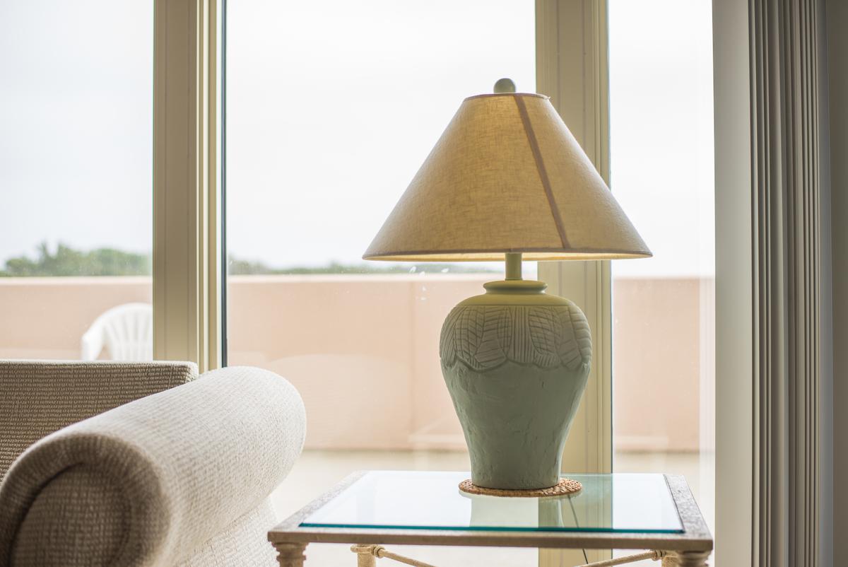 Experience the elegance and variety of materials used in lamp shades, from classic fabric to modern metals, tailored to your taste.