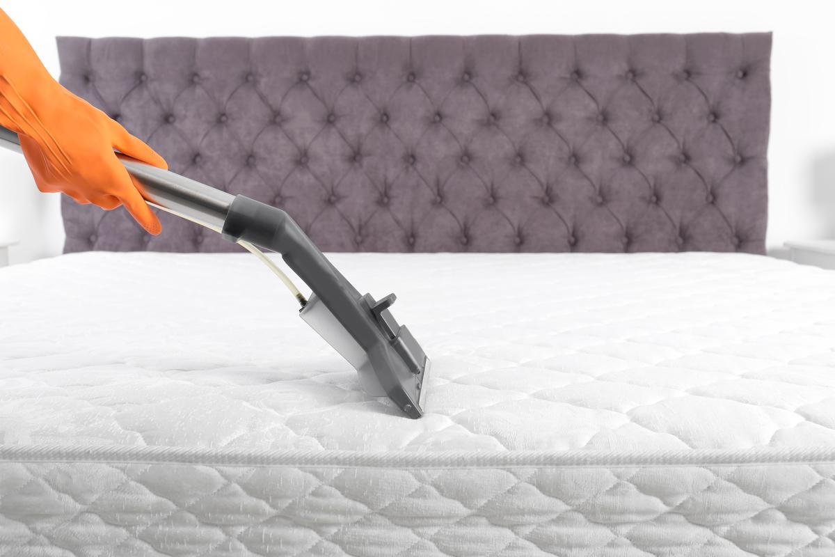 To ensure that your mattress stays clean and hygienic, it is important to perform regular maintenance.