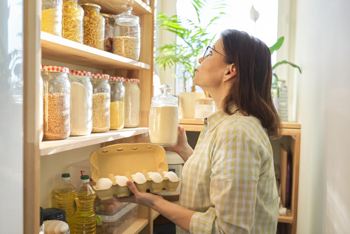 Elevate and Optimize: Maximize Small Pantry Space with Clever Shelf Risers.