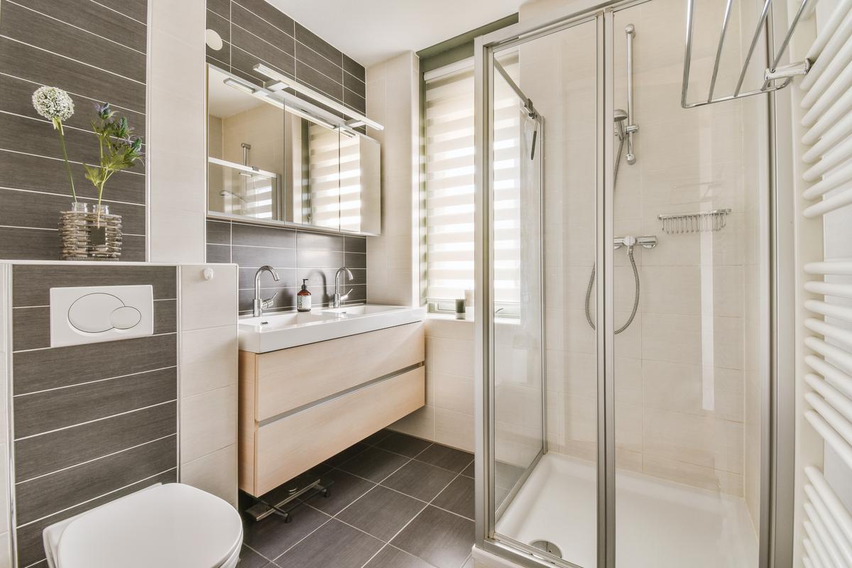 Discover cutting-edge cabinet designs to transform your bathroom.