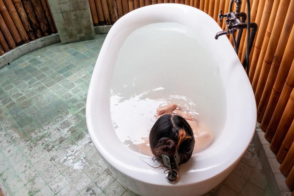 Modern Bathroom Fixtures and Essentials