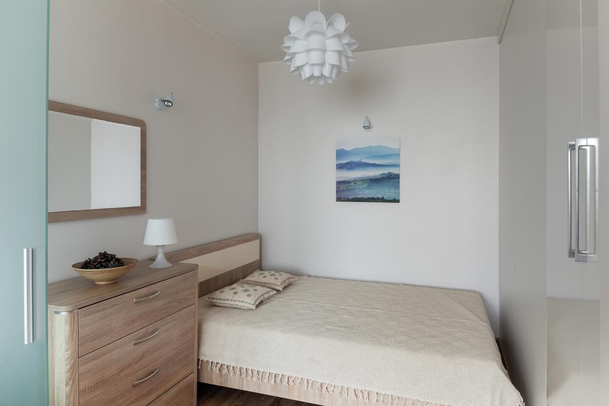 One Chest Chest of Drawers Saves Space