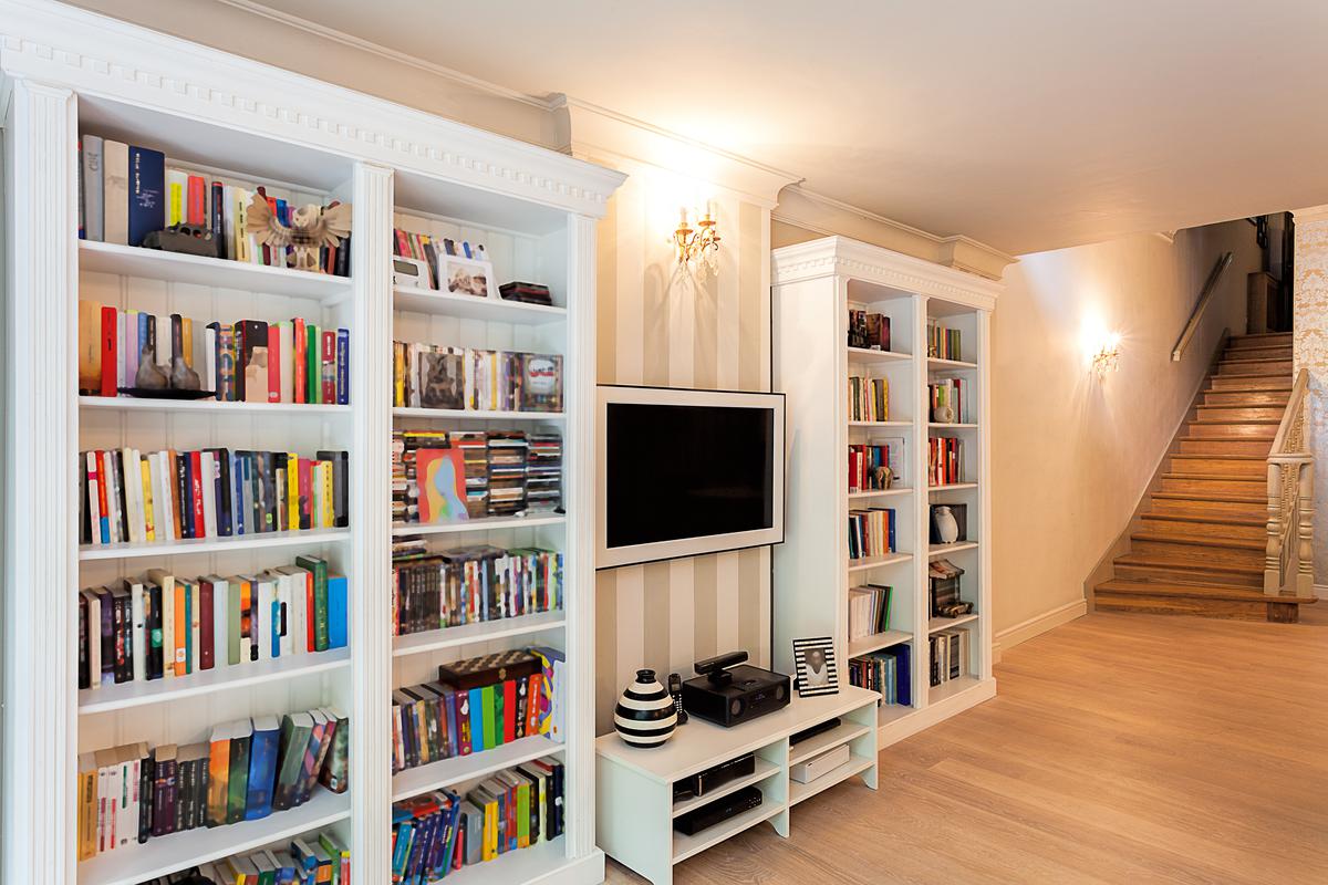 One of the Most Effective Ways to Organize a Bookshelf