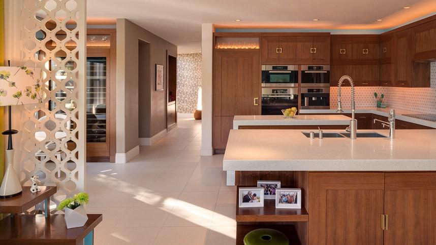 Photo by Alex Vertikoff