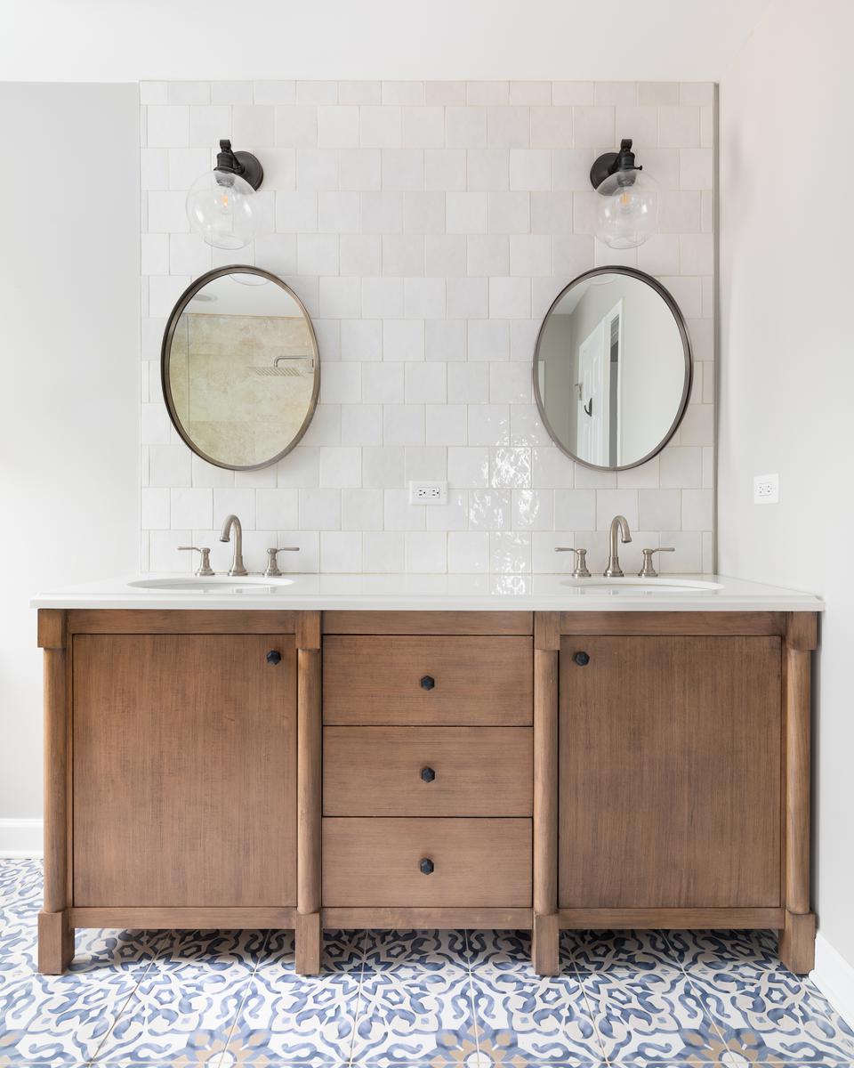 Portuguese tiles guarantee beautiful colors for your interior.