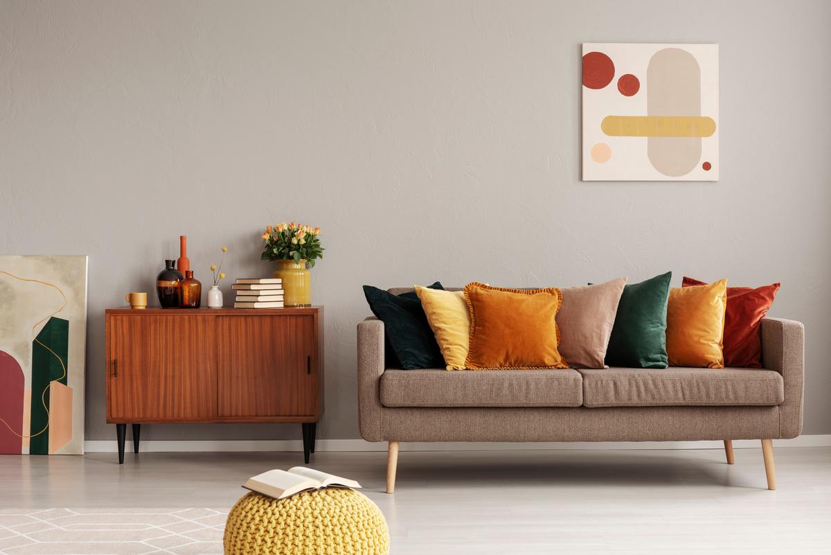 Choose colors that reflect your style and bring warmth to your living room.