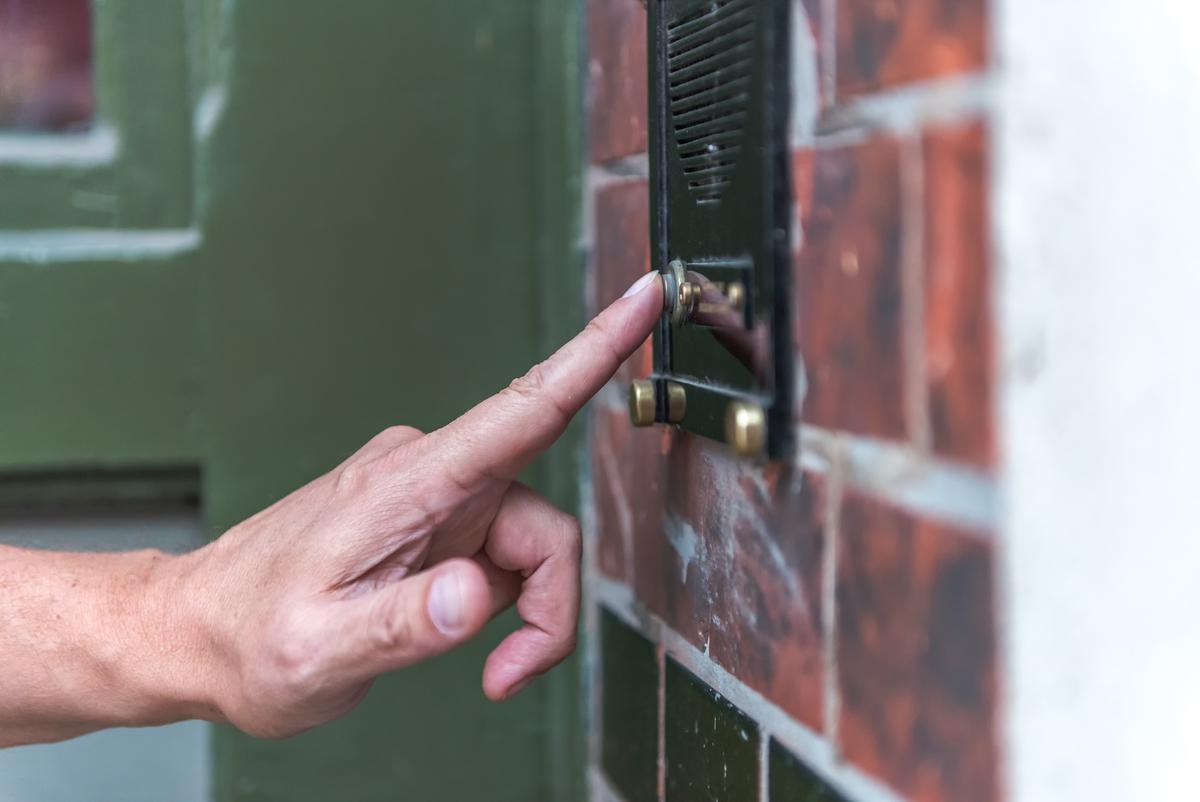 Simple Guide to Repairing Your Doorbell