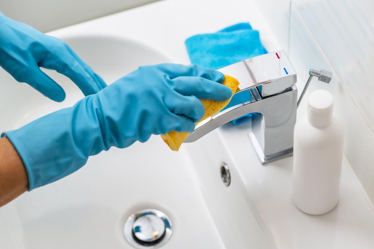 Simple and Safe Sink Cleaner That Leaves It Spotless