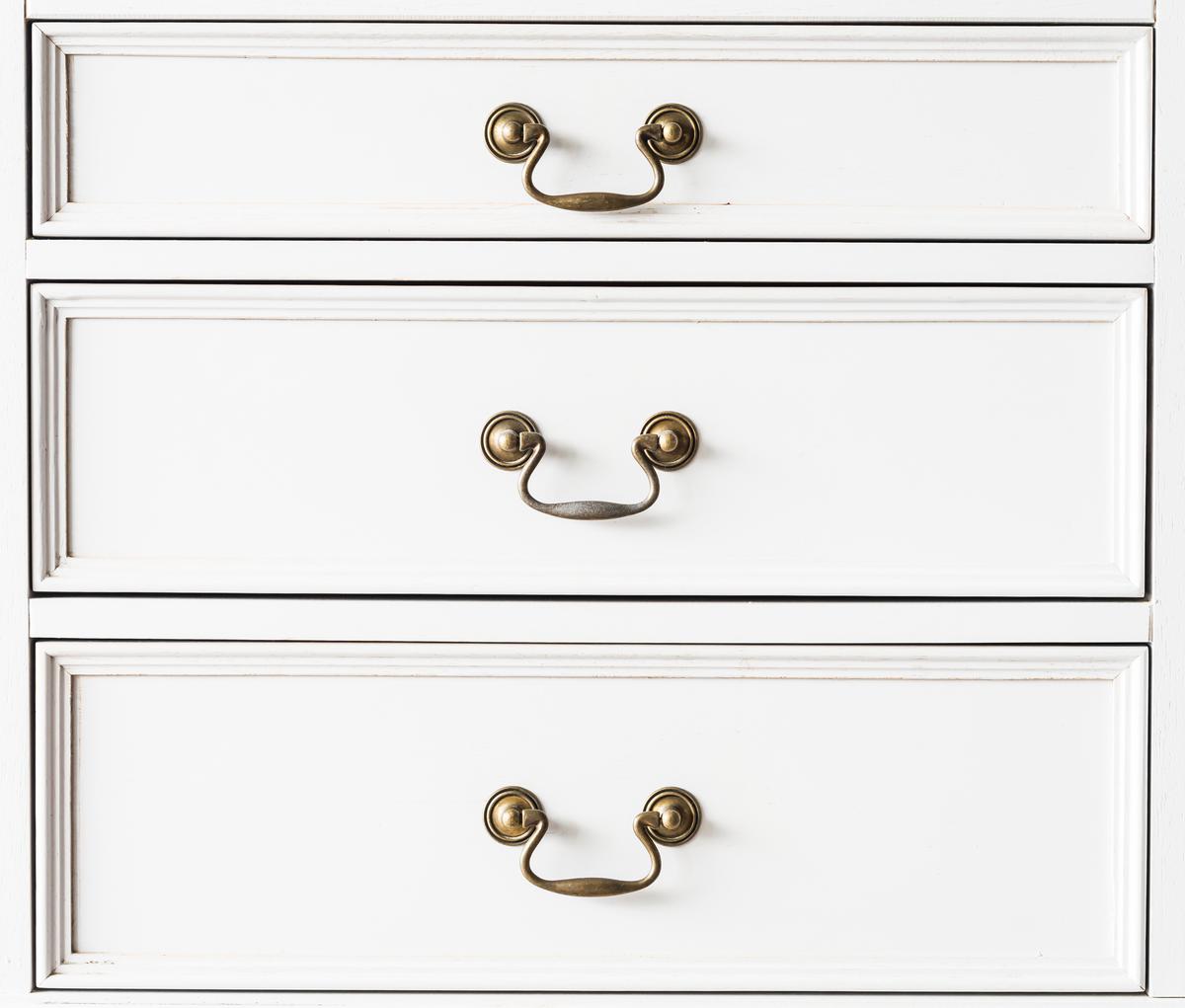 Size is an important factor to consider when choosing kitchen cabinet knobs.