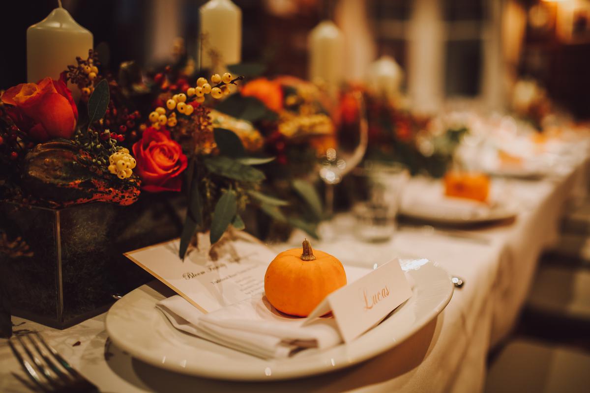 High-quality tablecloth and elegant tableware can be a game changer for your Thanksgiving table decor ideas.