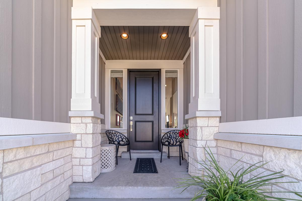 The Benefits of Having Front Doors with Sidelites