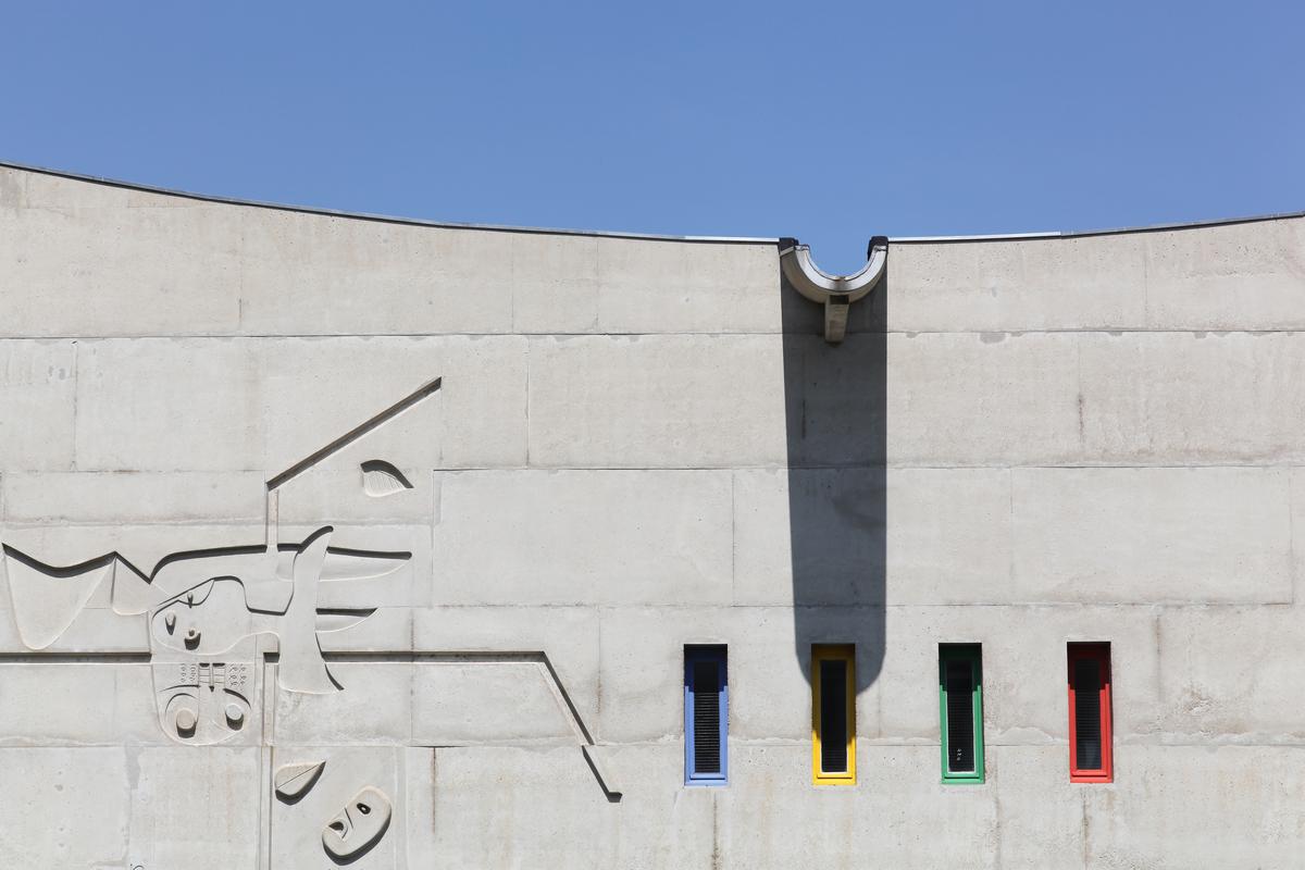 The Cunning Use of Pilotis In Le Corbusier Designs