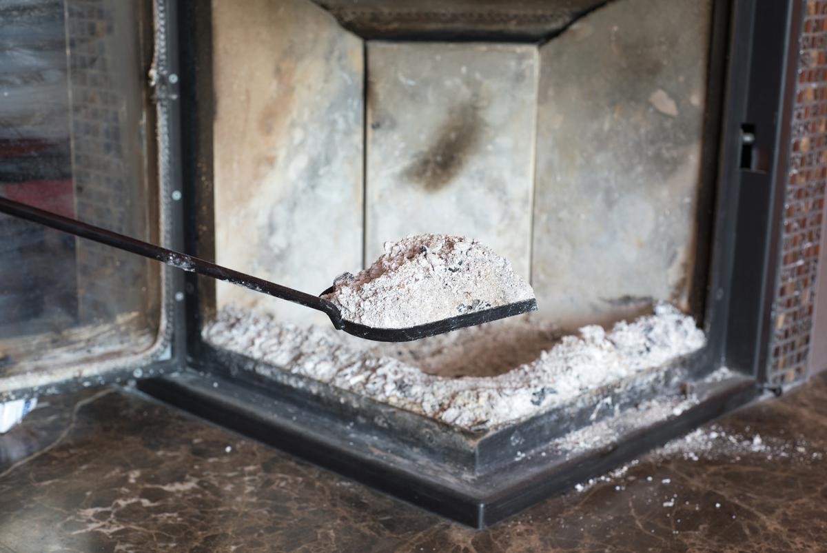 The Importance of Controlling the Amount of Ash in the Firebox