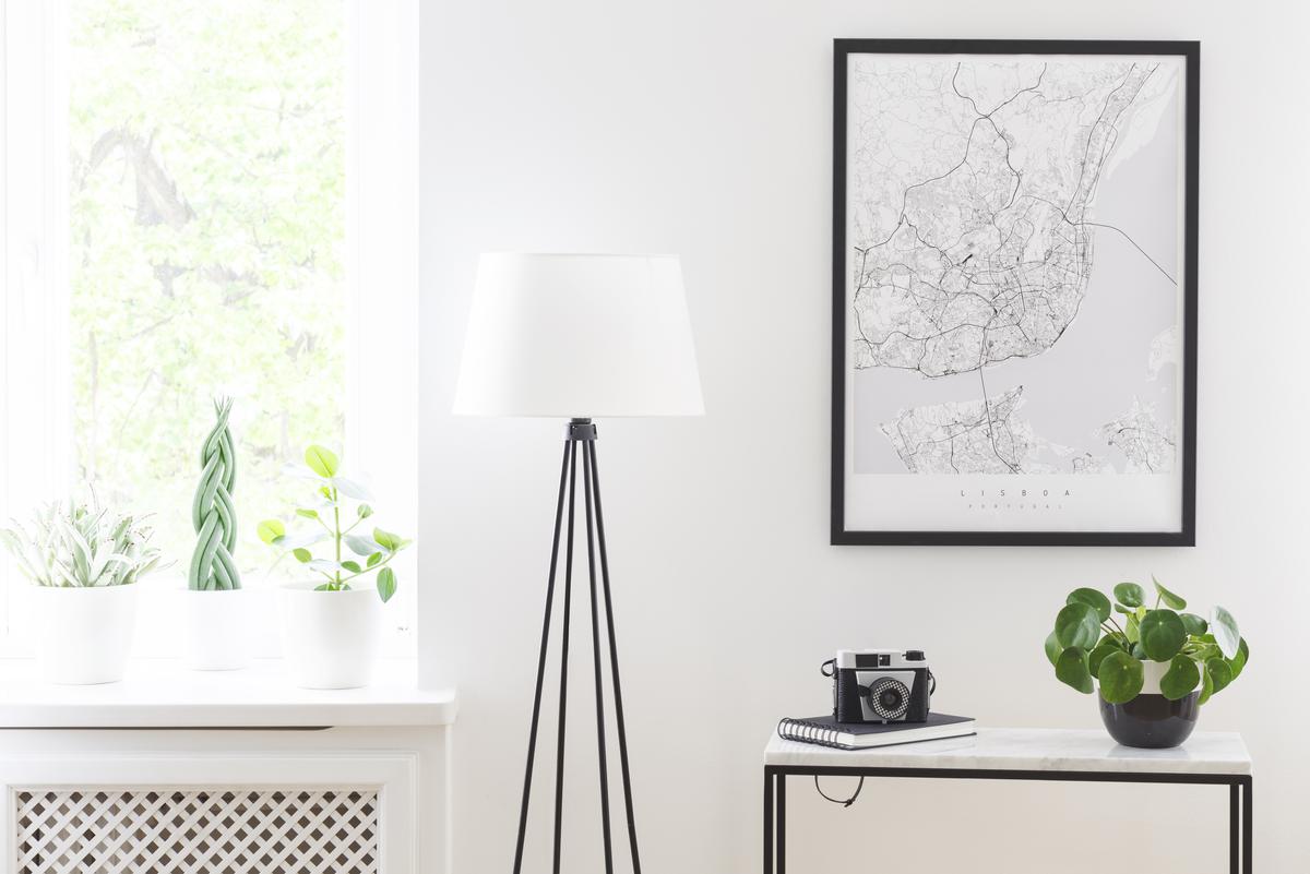 The Magic of Minimal Window Frames