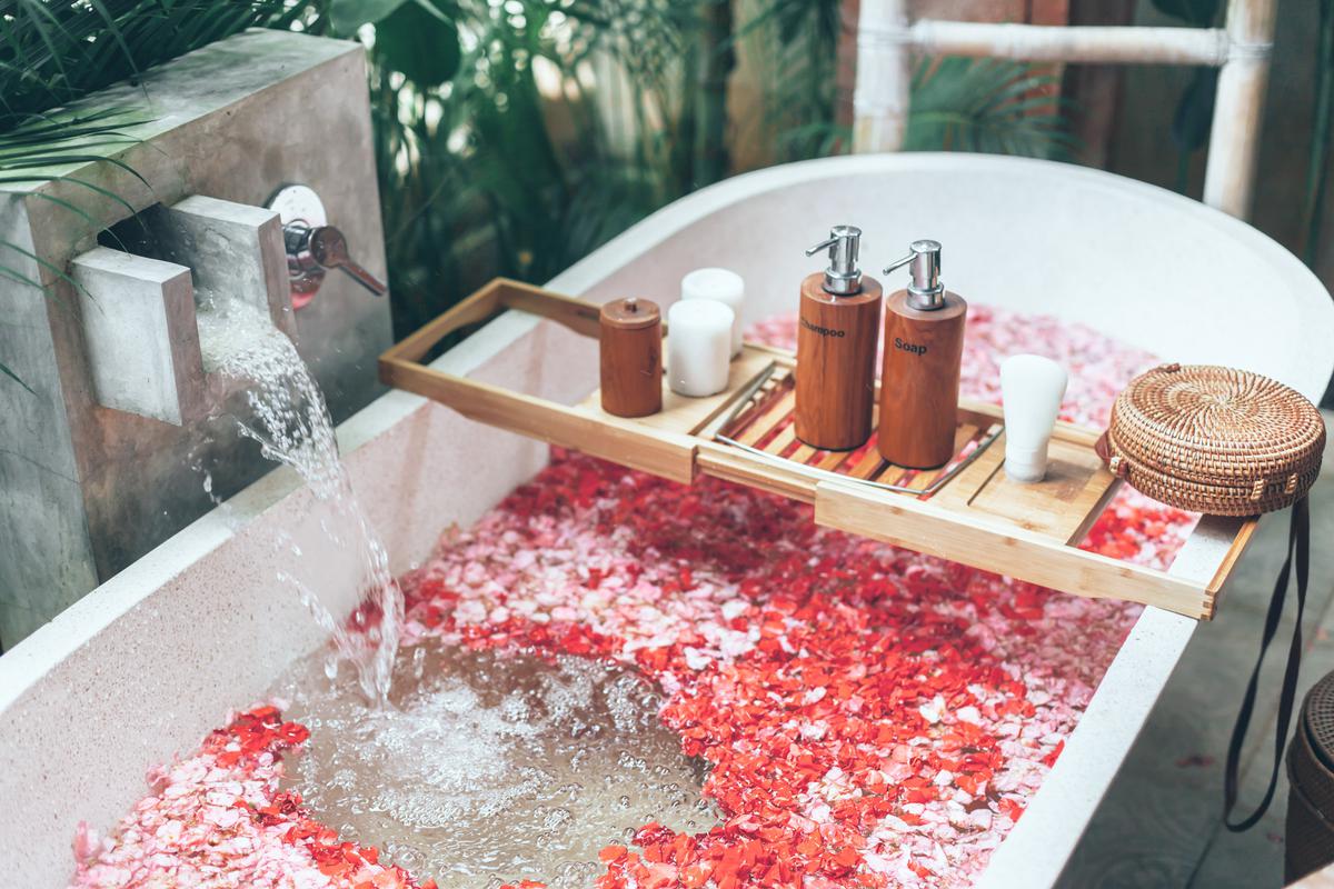 The Many Benefits of Oval Shaped Bathtubs