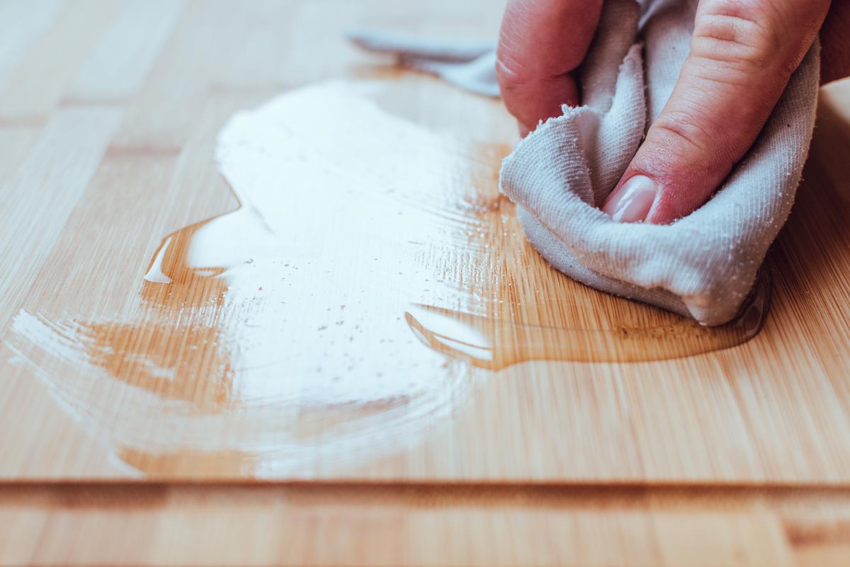 The Natural Remedy to Restore Gleam to Wood